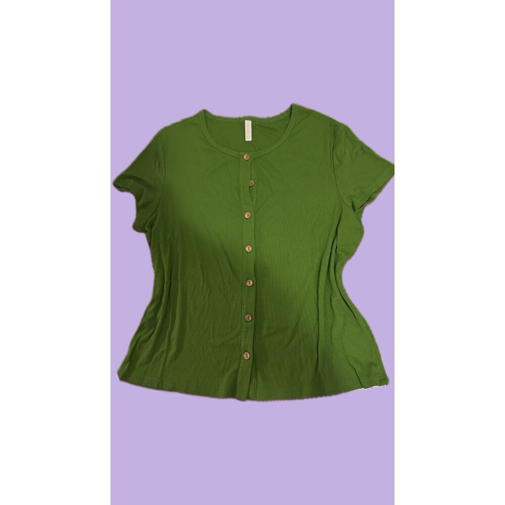 Green Ribbed Button Front Top - Picture 2 of 2